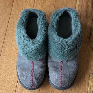 UGG Slippers Shoes Size 8 Sheepskin Lined Grey I Love Uggs Women’s EUC Warm